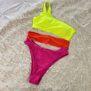 COLORBLOCK ONE PIECE BATHING SUIT NEVER WORN